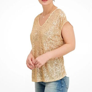 NWT! Vince Camuto gold sequin short sleeve v-neck blouse Size XS